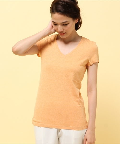 GIORDANO（ジョルダーノ）の「[GIORDANO]Vネック半袖Ｔシャツ（Tシャツ/カットソー・レディース・レッド系その他/オレンジ/ホワイト系その他/オレンジ系その他/イエロー/ピンク/レッド/ネイビー/ダークネイビー/ライトパープル/グレー/ダークグレー/グリーン/ホワイト/ホワイト×ブルー/ブラック・MEDIUM/SMALL/LARGE/X-LARGE）」の2枚目の写真