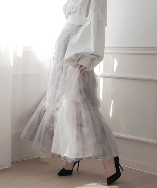 qumerry.（キュメリ）の「フラワーオーガンジーボリュームスカート（スカート・レディース・グレー/スモークピンク・SMALL/MEDIUM）」の2枚目の写真