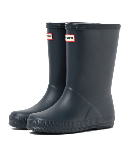 こども ビームス（コドモビームス）の「HUNTER / キッズ ファースト クラシック レインブーツ（13～20cm）（レインシューズ・キッズ・ブラック/ネイビー/レッド/イエロー/ピンク・UK10/16㎝/UK11/17㎝/UK12/18㎝/UK13/19㎝/UK7/13㎝/UK8/14㎝/UK9/15㎝/UK1/20㎝）」の2枚目の写真
