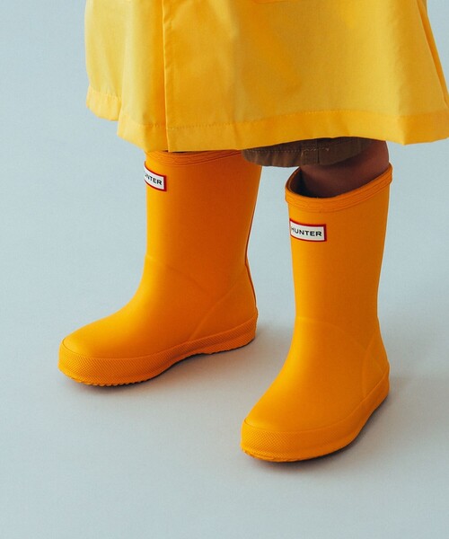 こども ビームス（コドモビームス）の「HUNTER / キッズ ファースト クラシック レインブーツ（13～20cm）（レインシューズ・キッズ・ブラック/ネイビー/レッド/イエロー/ピンク・UK10/16㎝/UK11/17㎝/UK12/18㎝/UK13/19㎝/UK7/13㎝/UK8/14㎝/UK9/15㎝/UK1/20㎝）」の3枚目の写真