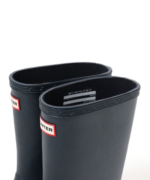 こども ビームス（コドモビームス）の「HUNTER / キッズ ファースト クラシック レインブーツ（13～20cm）（レインシューズ・キッズ・ブラック/ネイビー/レッド/イエロー/ピンク・UK10/16㎝/UK11/17㎝/UK12/18㎝/UK13/19㎝/UK7/13㎝/UK8/14㎝/UK9/15㎝/UK1/20㎝）」の18枚目の写真