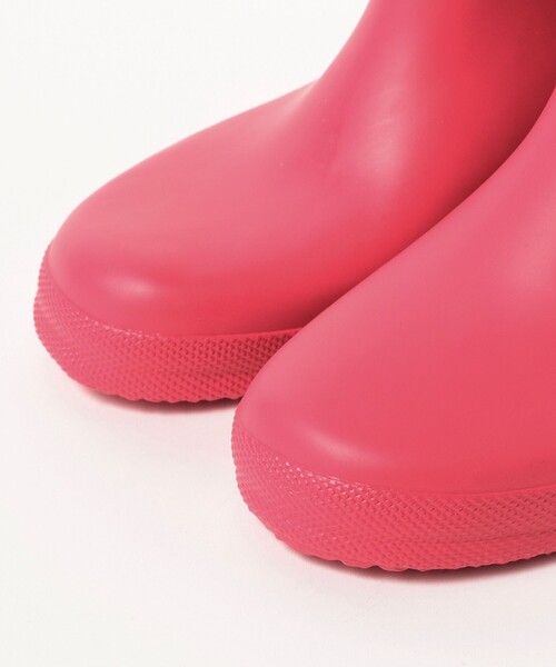 こども ビームス（コドモビームス）の「HUNTER / キッズ ファースト クラシック レインブーツ（13～20cm）（レインシューズ・キッズ・ブラック/ネイビー/レッド/イエロー/ピンク・UK10/16㎝/UK11/17㎝/UK12/18㎝/UK13/19㎝/UK7/13㎝/UK8/14㎝/UK9/15㎝/UK1/20㎝）」の21枚目の写真