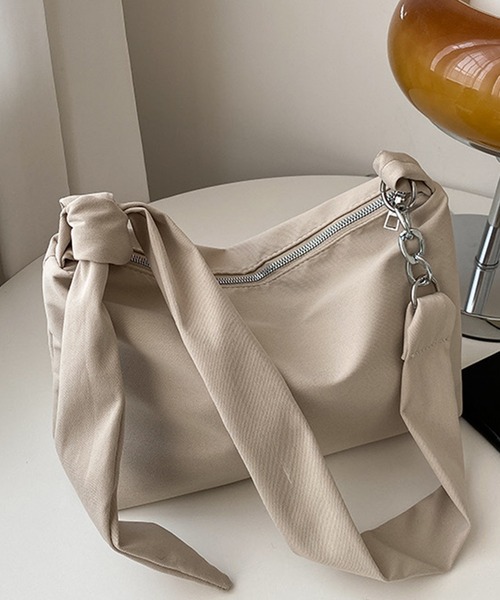 EPICKS（エピックス）の「チェーンベルトショルダーバッグ（ショルダーバッグ・レディース・ブラック/アイボリー/ブルー/グリーン・F）」の5枚目の写真