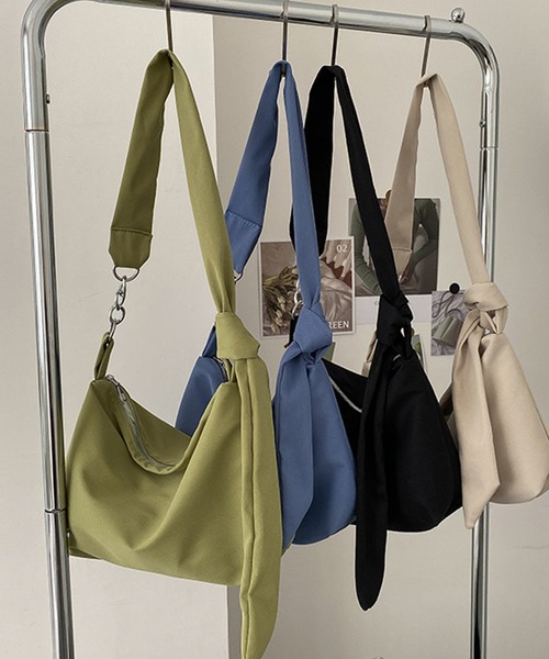 EPICKS（エピックス）の「チェーンベルトショルダーバッグ（ショルダーバッグ・レディース・ブラック/アイボリー/ブルー/グリーン・F）」の7枚目の写真