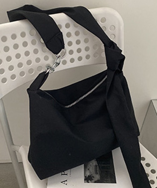 EPICKS（エピックス）の「チェーンベルトショルダーバッグ（ショルダーバッグ・レディース・ブラック/アイボリー/ブルー/グリーン・F）」の8枚目の写真