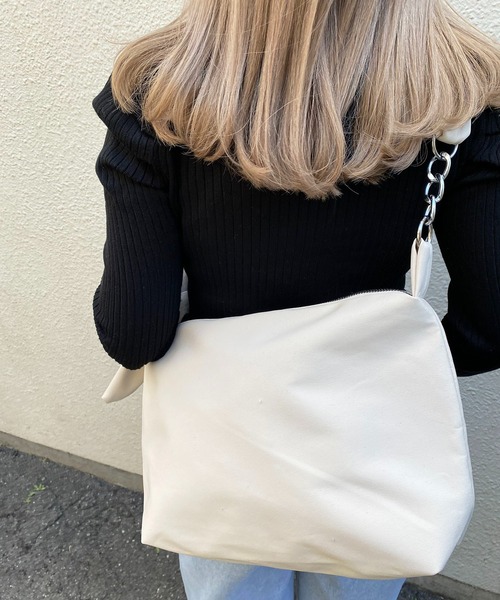 EPICKS（エピックス）の「チェーンベルトショルダーバッグ（ショルダーバッグ・レディース・ブラック/アイボリー/ブルー/グリーン・F）」の19枚目の写真