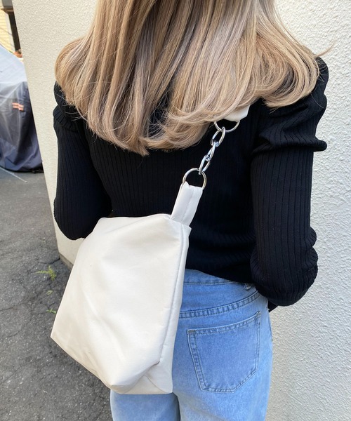 EPICKS（エピックス）の「チェーンベルトショルダーバッグ（ショルダーバッグ・レディース・ブラック/アイボリー/ブルー/グリーン・F）」の20枚目の写真