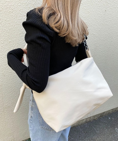 EPICKS（エピックス）の「チェーンベルトショルダーバッグ（ショルダーバッグ・レディース・ブラック/アイボリー/ブルー/グリーン・F）」の21枚目の写真