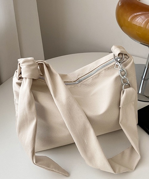 EPICKS（エピックス）の「チェーンベルトショルダーバッグ（ショルダーバッグ・レディース・ブラック/アイボリー/ブルー/グリーン・F）」の14枚目の写真