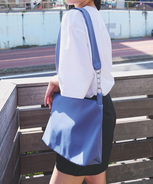 EPICKS（エピックス）の「チェーンベルトショルダーバッグ（ショルダーバッグ・レディース・ブラック/アイボリー/ブルー/グリーン・F）」の10枚目の写真