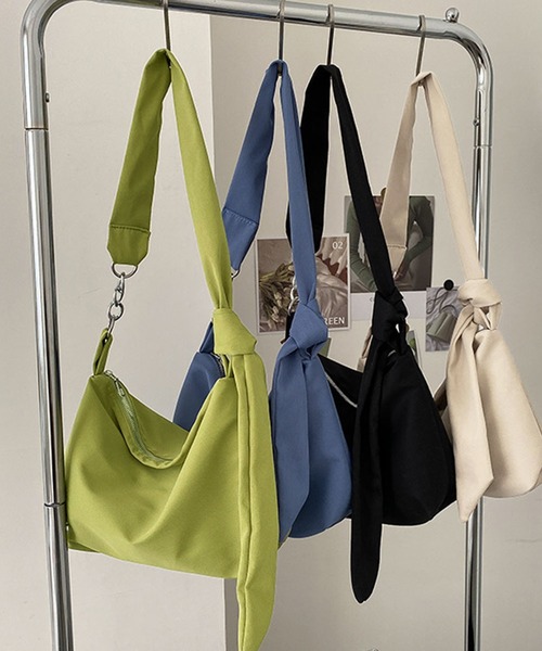 EPICKS（エピックス）の「チェーンベルトショルダーバッグ（ショルダーバッグ・レディース・ブラック/アイボリー/ブルー/グリーン・F）」の16枚目の写真