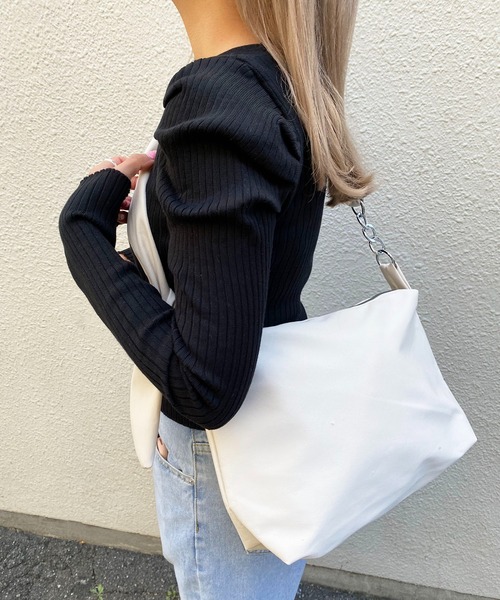 EPICKS（エピックス）の「チェーンベルトショルダーバッグ（ショルダーバッグ・レディース・ブラック/アイボリー/ブルー/グリーン・F）」の17枚目の写真