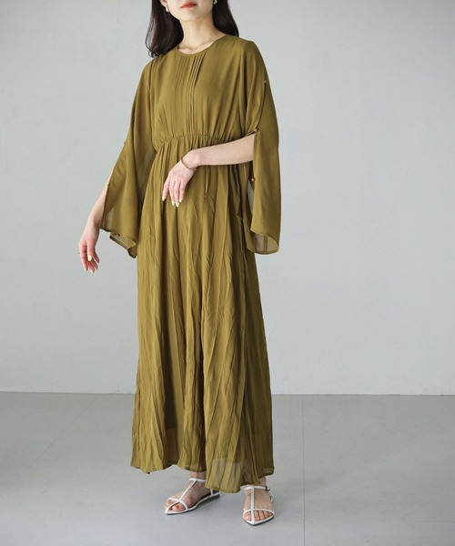 cheriella(シェリエラ)の「【cheriella】WEB限定スリットクリンクルワンピース(ドレス・レディース・ブラック/ブルー/アイボリー/ライトカーキ・M)」の8枚目の写真