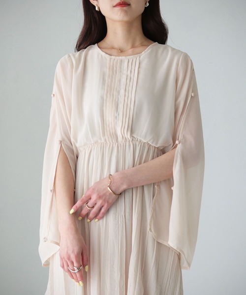 cheriella(シェリエラ)の「【cheriella】WEB限定スリットクリンクルワンピース(ドレス・レディース・ブラック/ブルー/アイボリー/ライトカーキ・M)」の6枚目の写真