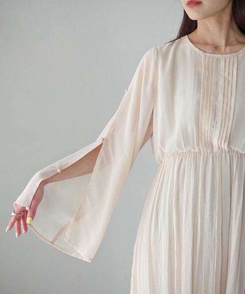 cheriella(シェリエラ)の「【cheriella】WEB限定スリットクリンクルワンピース(ドレス・レディース・ブラック/ブルー/アイボリー/ライトカーキ・M)」の13枚目の写真