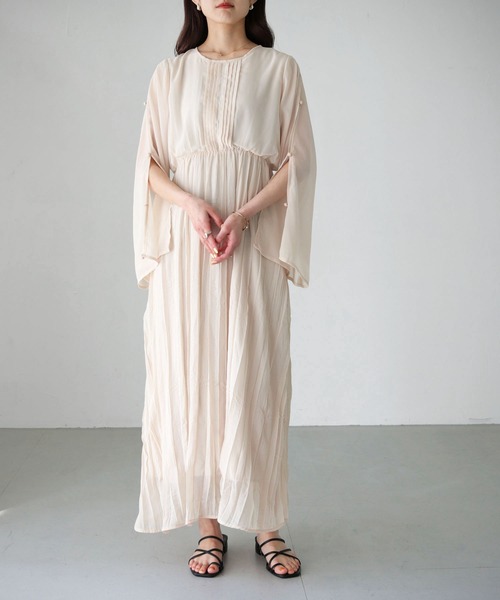 cheriella(シェリエラ)の「【cheriella】WEB限定スリットクリンクルワンピース(ドレス・レディース・ブラック/ブルー/アイボリー/ライトカーキ・M)」の5枚目の写真