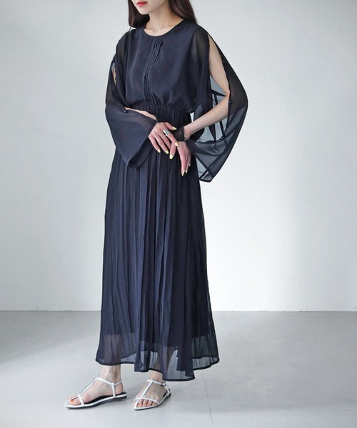 cheriella(シェリエラ)の「【cheriella】WEB限定スリットクリンクルワンピース(ドレス・レディース・ブラック/ブルー/アイボリー/ライトカーキ・M)」の15枚目の写真