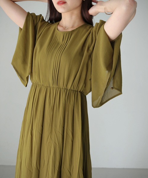 cheriella(シェリエラ)の「【cheriella】WEB限定スリットクリンクルワンピース(ドレス・レディース・ブラック/ブルー/アイボリー/ライトカーキ・M)」の9枚目の写真