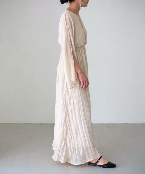 cheriella(シェリエラ)の「【cheriella】WEB限定スリットクリンクルワンピース(ドレス・レディース・ブラック/ブルー/アイボリー/ライトカーキ・M)」の20枚目の写真