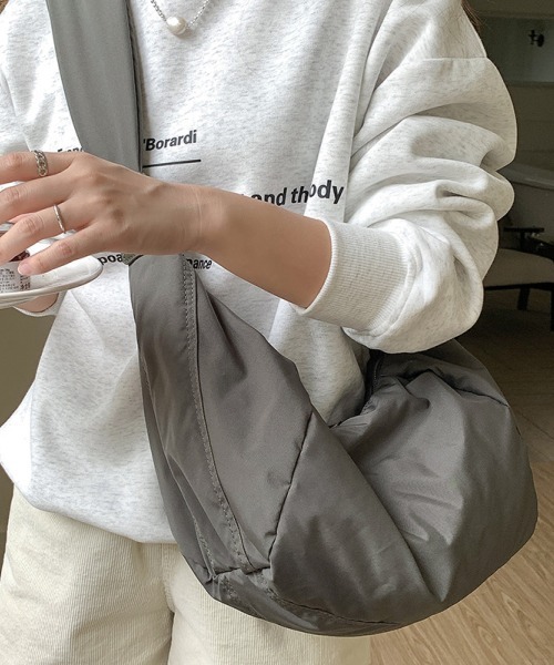 mushwear(マッシュウェア)の「【ZOZO限定アイテム】カラーショルダーバッグ(ショルダーバッグ・メンズ・ホワイト/ブラック/ブルー/グリーン/ブラウン/ピンク/ベージュ/グレー/カーキ/モカ・FREE)」の3枚目の写真