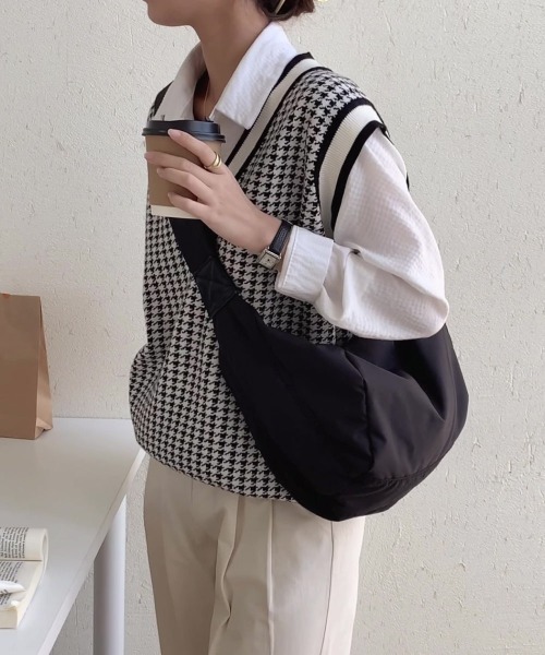 mushwear(マッシュウェア)の「【ZOZO限定アイテム】カラーショルダーバッグ(ショルダーバッグ・メンズ・ホワイト/ブラック/ブルー/グリーン/ブラウン/ピンク/ベージュ/グレー/カーキ/モカ・FREE)」の1枚目の写真