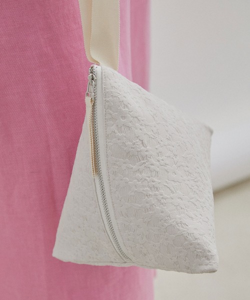 SALON adam et rope'(サロン アダム エ ロペ)の「エッセンシャルフラワージャガードテトラポーチ/ハンドバッグ(ハンドバッグ・レディース・ベージュ/ブラック・FREE)」の11枚目の写真