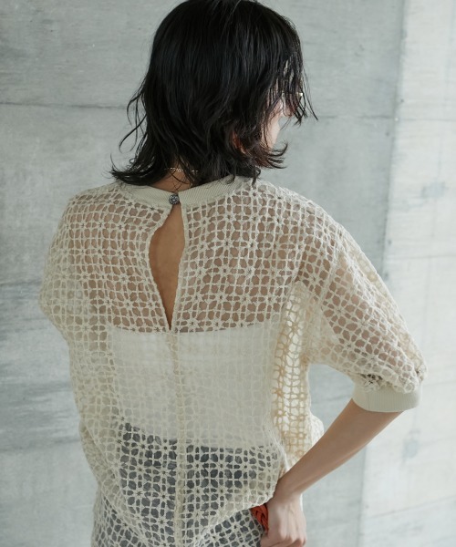 GEVS.(ジェイヴィス)の「<大きいサイズ> シンプルベアトップ GEVS.(チューブトップ・レディース・オフホワイト/ブラック・5L/4L/LL/3L/L)」の9枚目の写真