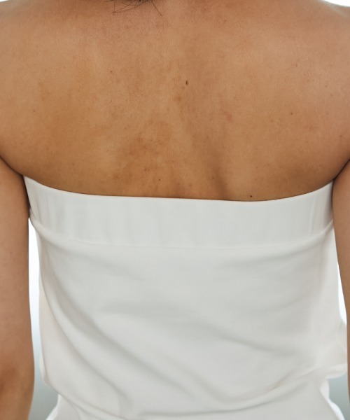 GEVS.(ジェイヴィス)の「<大きいサイズ> シンプルベアトップ GEVS.(チューブトップ・レディース・オフホワイト/ブラック・5L/4L/LL/3L/L)」の22枚目の写真