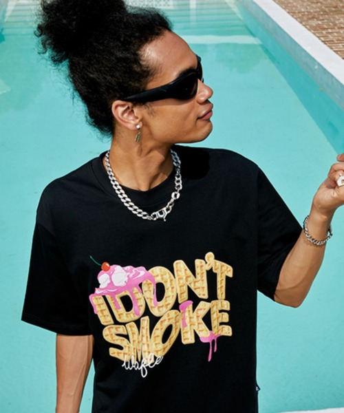 A'GEM9(エージェムナイン)の「A'GEM/9 × .kom『DONSMOKE/ドンスモーク』アイスTEE 半袖カットソー(Tシャツ/カットソー・メンズ・ブラック/ホワイト/ベージュ・L)」の7枚目の写真