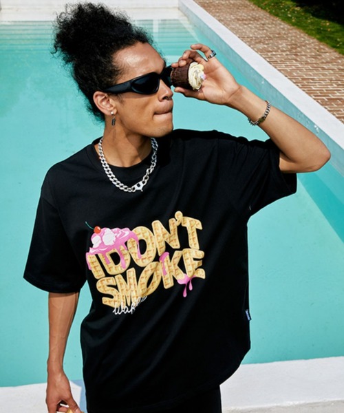 A'GEM9(エージェムナイン)の「A'GEM/9 × .kom『DONSMOKE/ドンスモーク』アイスTEE 半袖カットソー(Tシャツ/カットソー・メンズ・ブラック/ホワイト/ベージュ・L)」の9枚目の写真