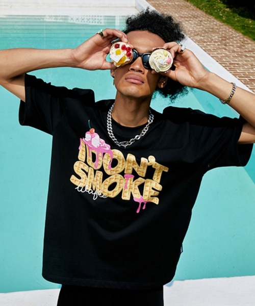 A'GEM9(エージェムナイン)の「A'GEM/9 × .kom『DONSMOKE/ドンスモーク』アイスTEE 半袖カットソー(Tシャツ/カットソー・メンズ・ブラック/ホワイト/ベージュ・L)」の10枚目の写真