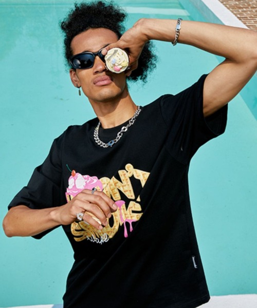 A'GEM9(エージェムナイン)の「A'GEM/9 × .kom『DONSMOKE/ドンスモーク』アイスTEE 半袖カットソー(Tシャツ/カットソー・メンズ・ブラック/ホワイト/ベージュ・L)」の11枚目の写真