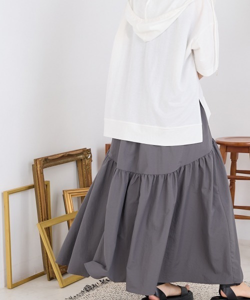 OMNES（オムネス）の「エステルオックスティアードスカート（スカート・レディース・カーキ/チャコール/ベージュ/ブラック・FREE）」の12枚目の写真