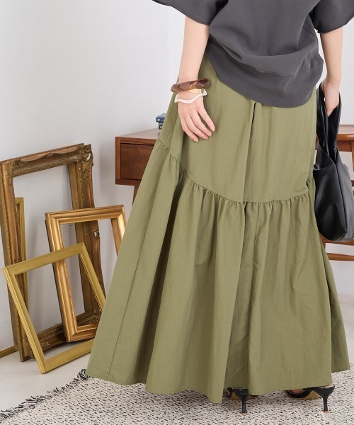 OMNES（オムネス）の「エステルオックスティアードスカート（スカート・レディース・カーキ/チャコール/ベージュ/ブラック・FREE）」の21枚目の写真