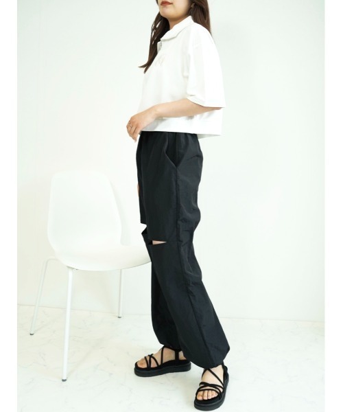 CECIL McBEE(セシルマクビー)の「ニースリットパラシュートパンツ(カーゴパンツ・レディース・ブラック/ホワイト/チャコールグレー・MEDIUM)」の9枚目の写真