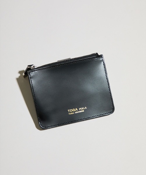 TOGA PULLA(トーガ プルラ)の「【TOGA ARCHIVES/トーガアーカイブス】レザーウォレット(財布・レディース・ブラック・FREE)」の2枚目の写真