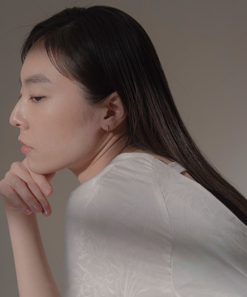 novice（ノーヴィス）の「【novice】Hinged Thin Hoop Pierce［Stainless］（ピアス（両耳用）・レディース・シルバー/ゴールド・FREE）」の6枚目の写真