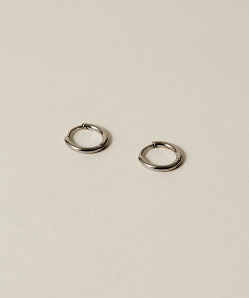 novice（ノーヴィス）の「【novice】Hinged Thin Hoop Pierce［Stainless］（ピアス（両耳用）・レディース・シルバー/ゴールド・FREE）」の3枚目の写真