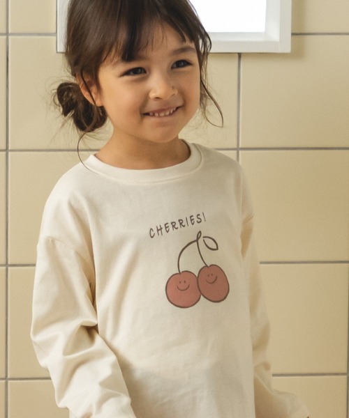 pairmanon（ペアマノン）の「【かぞくおそろい】オリジナル プリント ロゴ イラスト グラフィック 長袖 Tシャツ（Tシャツ/カットソー・キッズ・ベージュ系その他6/グリーン系その他/ホワイト系その他4/ブラック系その他2/ベージュ系その他2/ベージュ系その他/ピンク系その他2/ピンク系その他/パープル系その他/ホワイト系その他3/ピンク/ブラック系その他/ブルー系その他2/ホワイト系その他2/ホワイト系その他/パープル系その他2/テラコッタ/ミント/ブラック系その他3/ブルー系その他・120/100/110/140/130/90/150/80）」の4枚目の写真