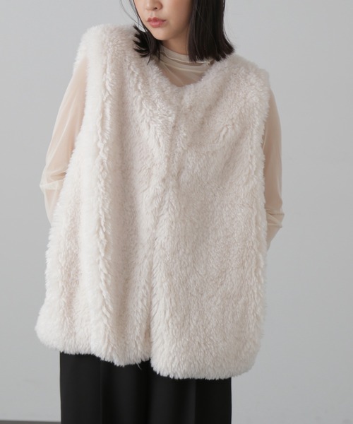 FREE'S MART（フリーズマート）の「フェイクファーベスト（ベスト・レディース・ホワイト/ベージュ・MEDIUM/SMALL）」の16枚目の写真