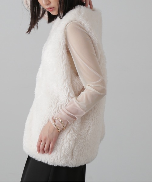 FREE'S MART（フリーズマート）の「フェイクファーベスト（ベスト・レディース・ホワイト/ベージュ・MEDIUM/SMALL）」の14枚目の写真