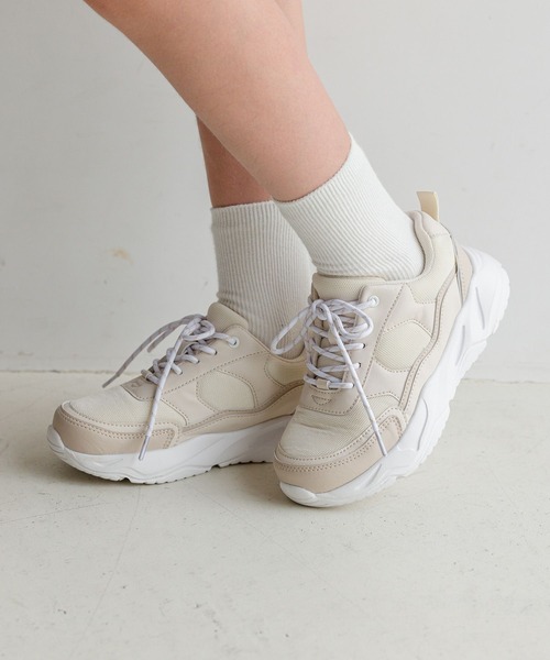 GLOBAL WORK（グローバルワーク）の「エアかる厚底スニーカー/969801（スニーカー・キッズ・ブラック/ホワイト/ホワイト系その他2/ベージュ・24cm/21cm/23cm/22cm/20cm）」の4枚目の写真