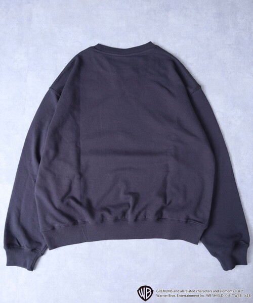 FREAK'S STORE(フリークスストア)の「限定展開 GREMLINS/グレムリン ロックフォト クルーネックスウェット(スウェット・メンズ・ブラック/グレー/パープル・X-LARGE/MEDIUM/LARGE)」の9枚目の写真