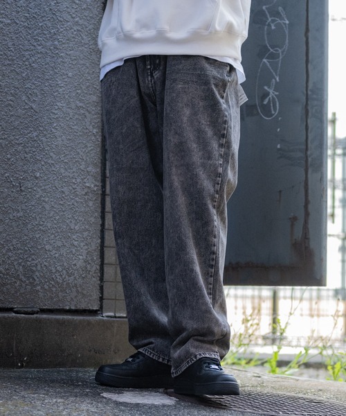 JOHN'S CLOSET(ジョンズクローゼット)の「【13】ワイドバギー オーバーダイデニムパンツ(デニムパンツ・メンズ・ブルー/ブラック・MEDIUM/LARGE)」の2枚目の写真