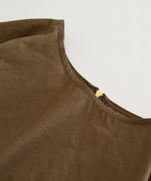 MIMIMEMETE（ミミメメット）の「フレア バックファスナー プルオーバー（Tシャツ/カットソー・レディース・ブラック/ブラウン・フリー）」の16枚目の写真