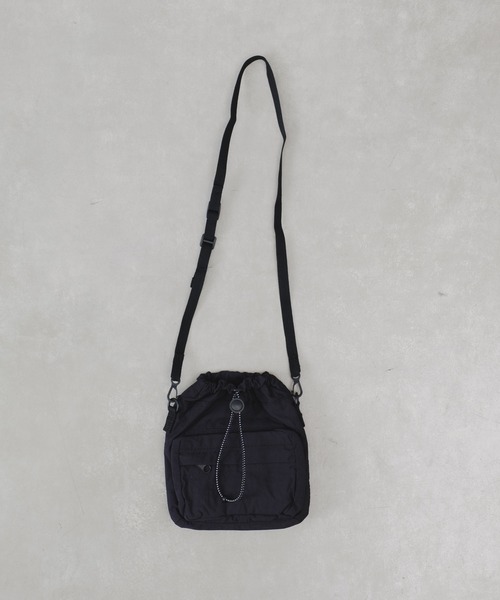 Actually（アクチュアリー）の「くしゅくしゅサコッシュ（ボディバッグ/ウエストポーチ・レディース・ベージュ/ブラック・フリー）」の8枚目の写真