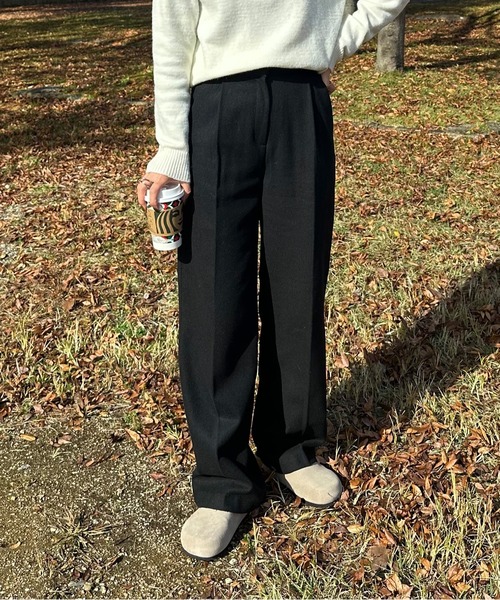 LE MORE（リモア）の「起毛タックストレートパンツ（スラックス・レディース・グレー/ダークブラウン/ブラック・S/M）」の2枚目の写真