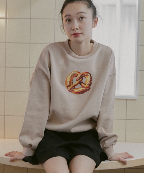 moi tytto（モイテュット）の「ボリュームスリーブプリントスウェット（スウェット・レディース・C/B/A/D・FREE）」の3枚目の写真