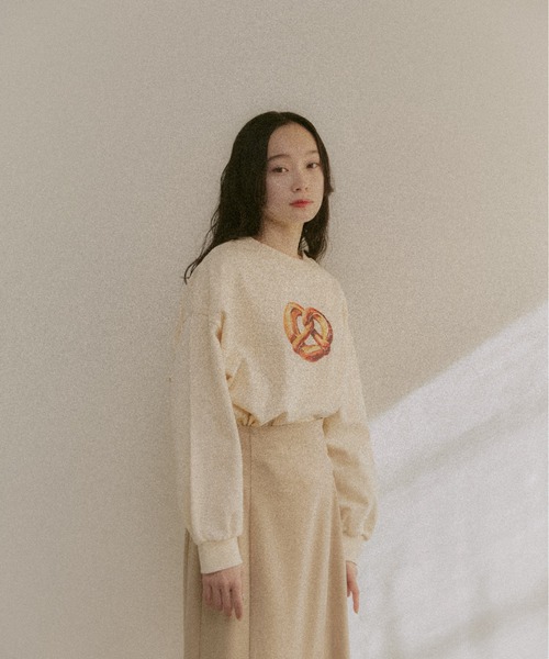 moi tytto（モイテュット）の「ボリュームスリーブプリントスウェット（スウェット・レディース・C/B/A/D・FREE）」の6枚目の写真