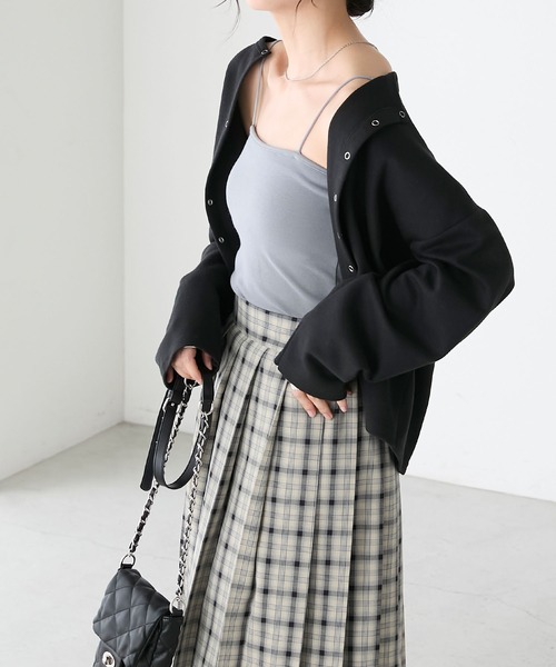 BONLECILL(ボンルシール)の「カップ付き 細ストラップベアキャミソール(キャミソール・レディース・ベージュ/グリーン/レッド/チャコールグレー/オフホワイト/ブルーグレー/グレイッシュベージュ/ブラック/アイボリー・FREE)」の22枚目の写真